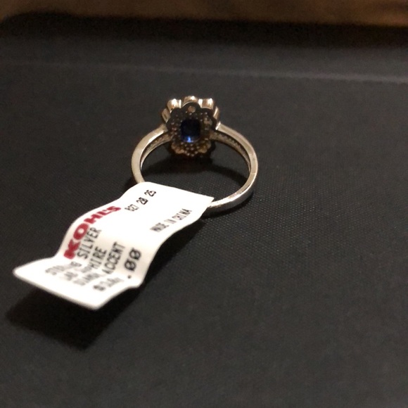Sterling silver sapphire ring - Picture 4 of 5